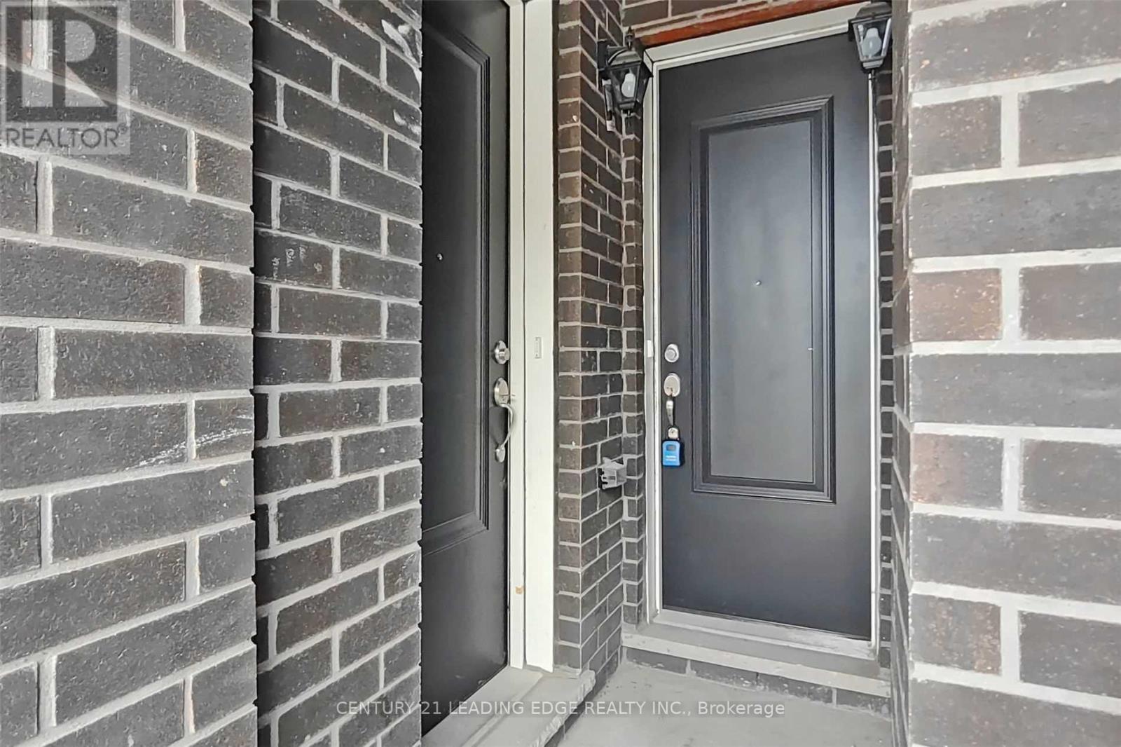 Upper - 45 Creekbank Road, Toronto, Ontario  M6L 1C7 - Photo 4 - W13862378