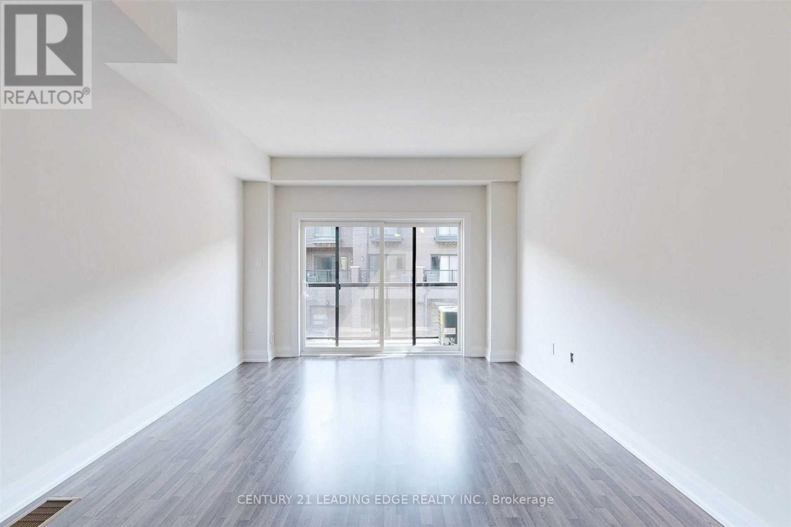 Upper - 45 Creekbank Road, Toronto, Ontario  M6L 1C7 - Photo 6 - W13862378