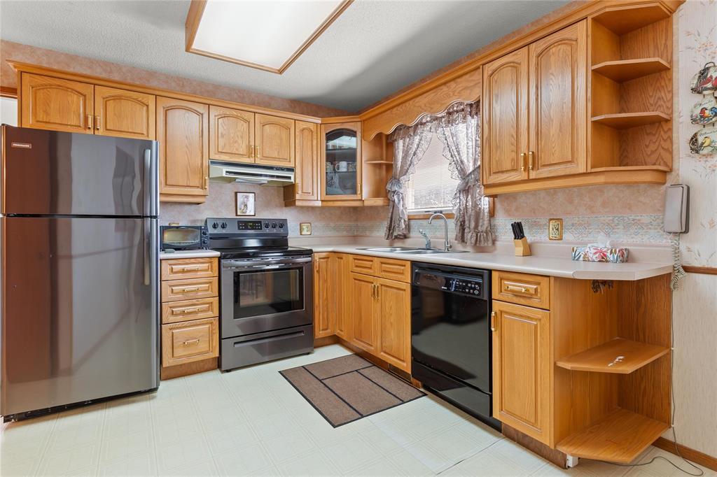 16 Pine Crescent, Steinbach, Manitoba R5G 0G7 - Photo 6 - 202624323