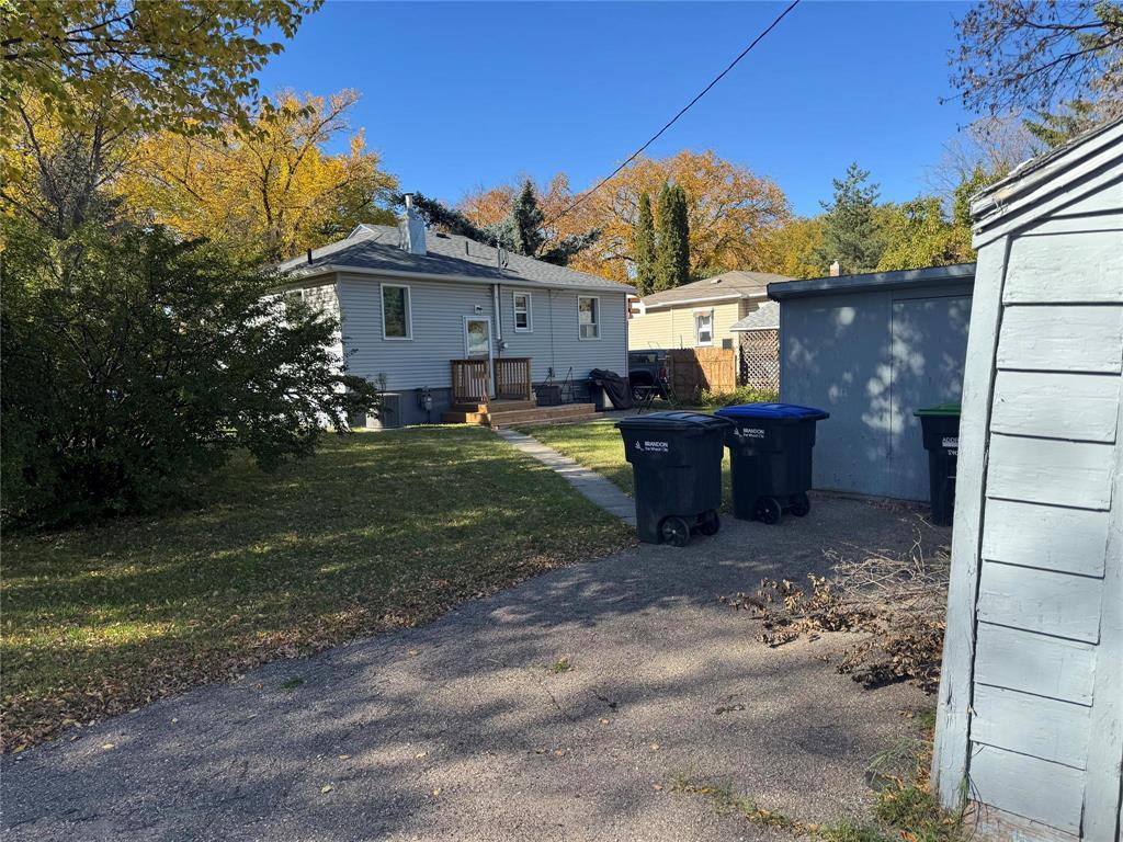 561 23rd Street, Brandon, Manitoba  R7B 1V8 - Photo 4 - 202624873