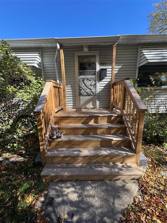 561 23rd Street, Brandon, Manitoba  R7B 1V8 - Photo 1 - 202624873