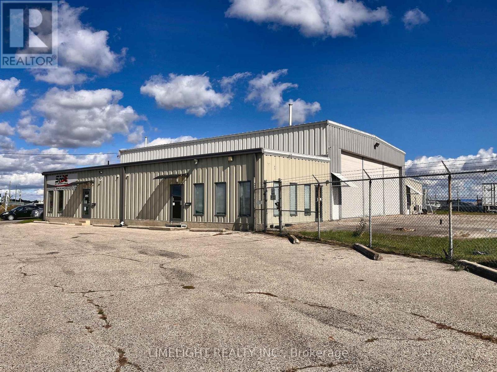 2 - 2134 Crumlin Side Road, London East, Ontario  N5V 3Z9 - Photo 1 - X13862670