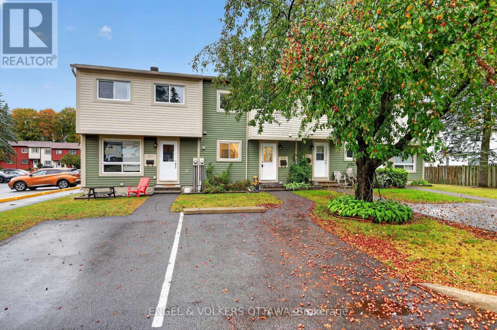 259 Teal Crescent, Ottawa, Ontario  K1E 2C3 - Photo 2 - X13862574