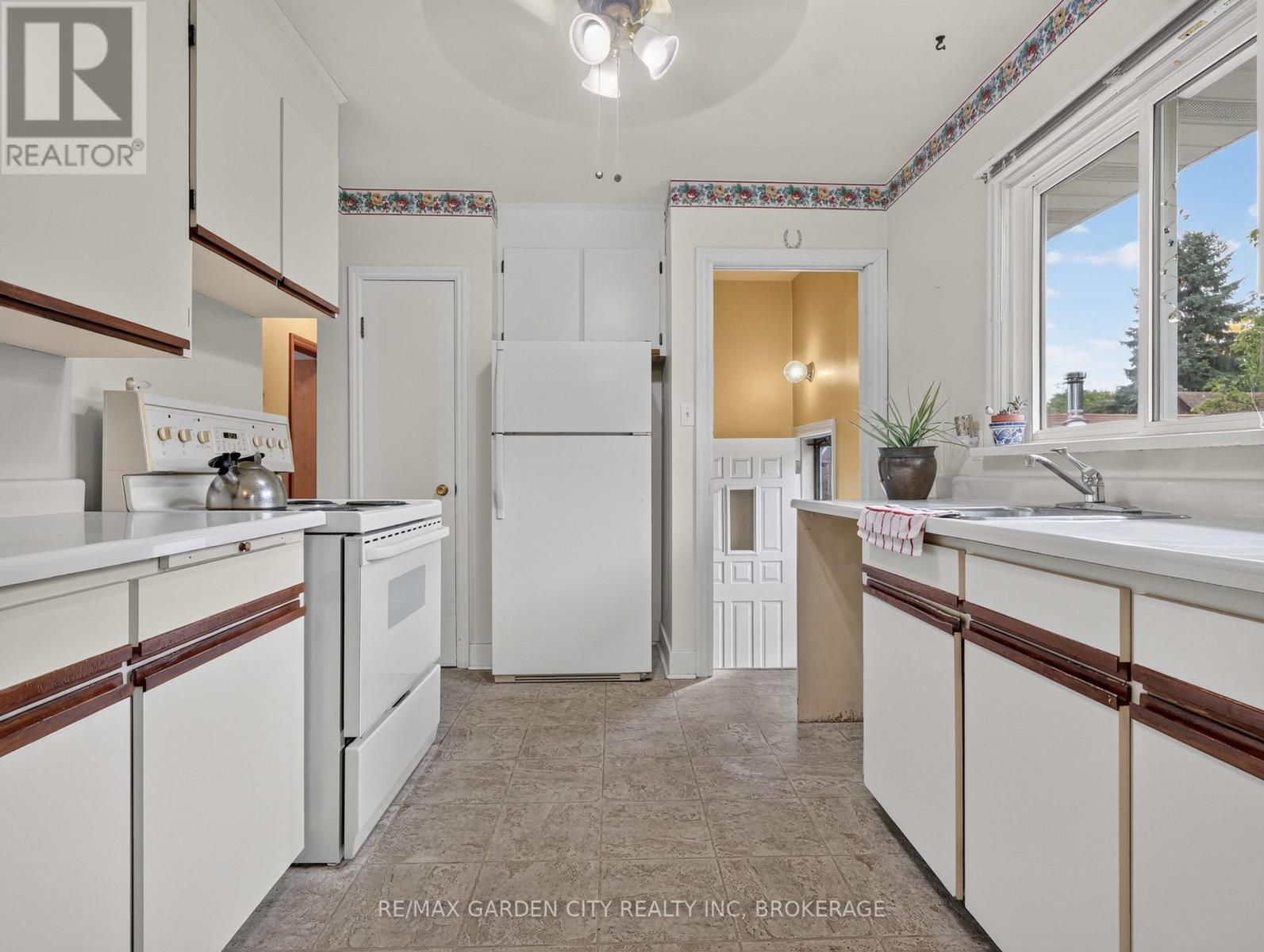 94 Jacobson Avenue, St. Catharines (Glendale/glenridge), Ontario  L2T 3A3 - Photo 8 - X13862500