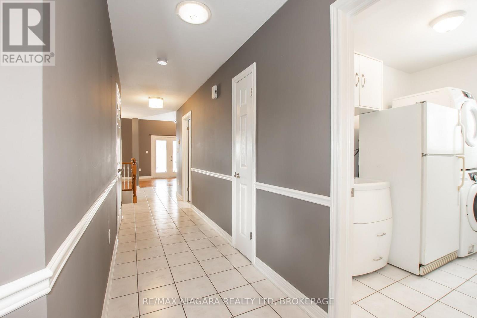3417 Michelle Court, Niagara Falls (Mt. Carmel), Ontario  L2H 3E7 - Photo 3 - X13862556