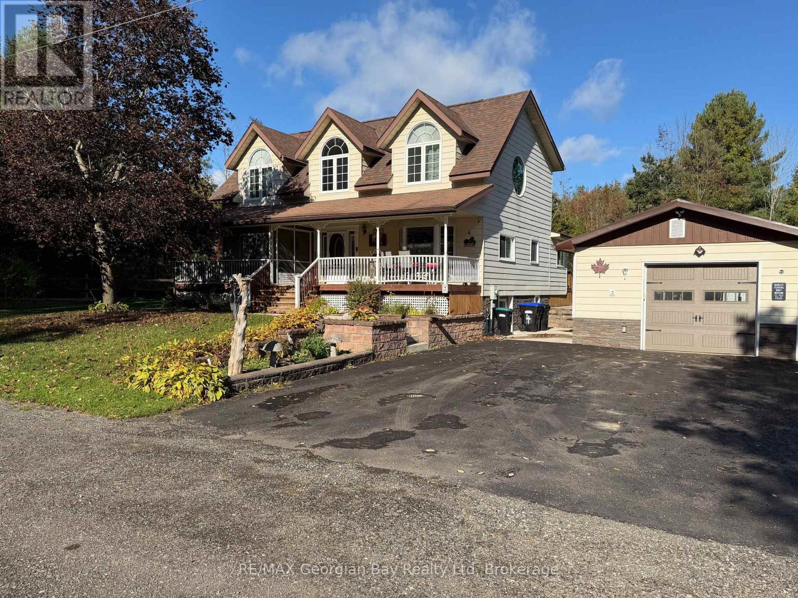 4 Moore Avenue, Tay, Ontario  L0K 2A0 - Photo 1 - S13862430