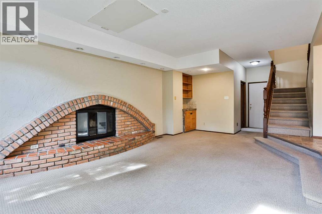 6 Temple Boulevard W