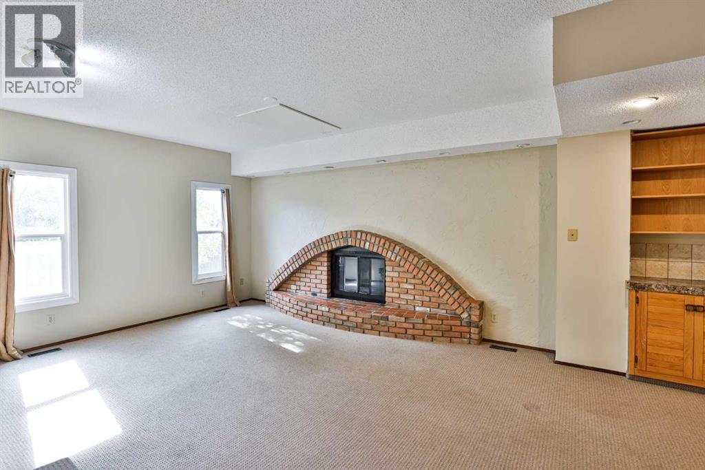 6 Temple Boulevard W