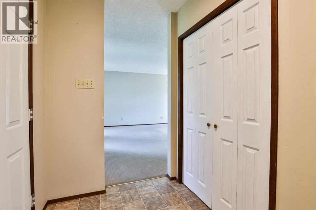 6 Temple Boulevard W