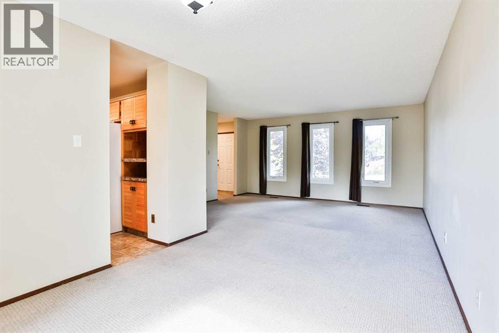 6 Temple Boulevard W