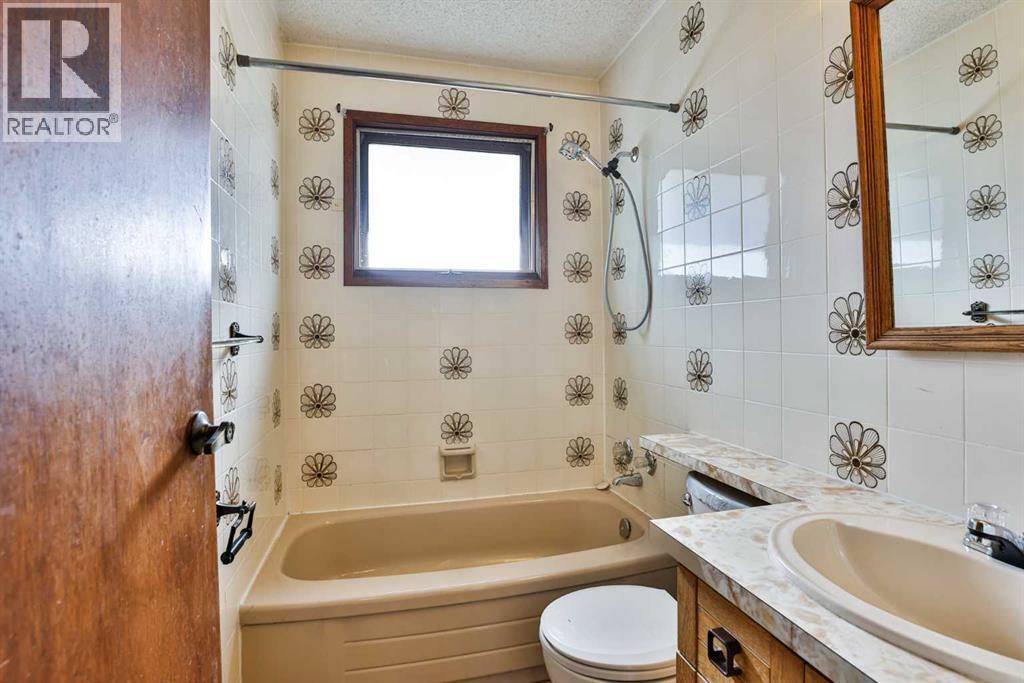 6 Temple Boulevard W
