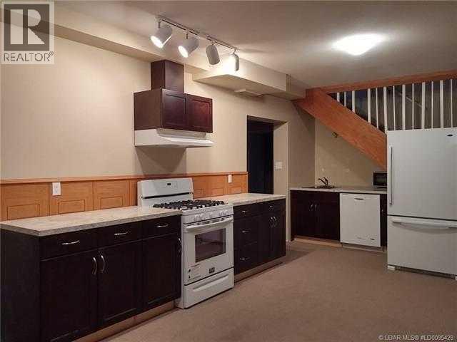 6 Temple Boulevard W