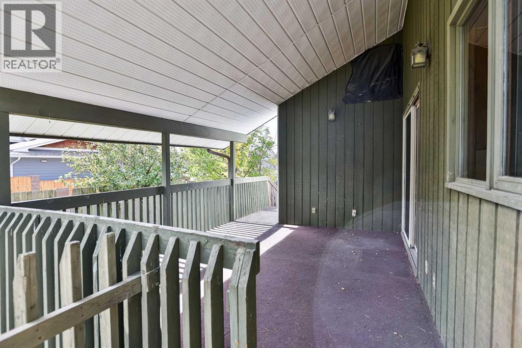 6 Temple Boulevard W