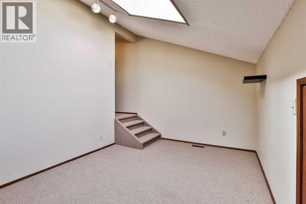 6 Temple Boulevard W