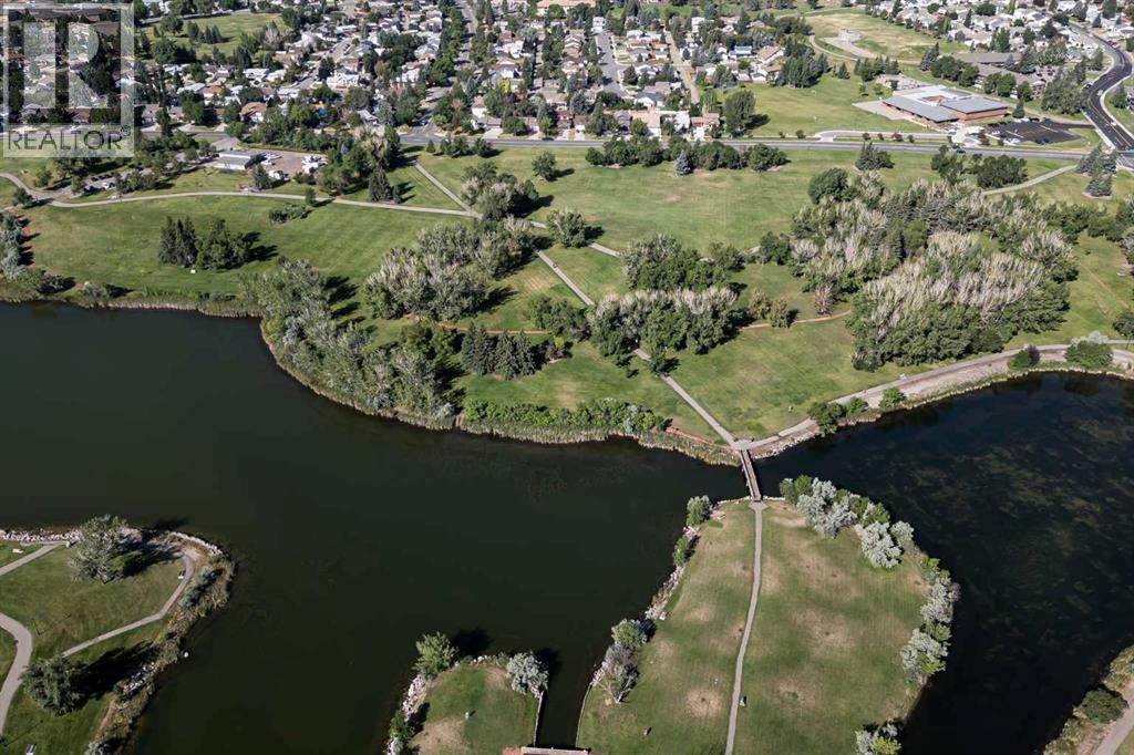 6 Temple Boulevard W