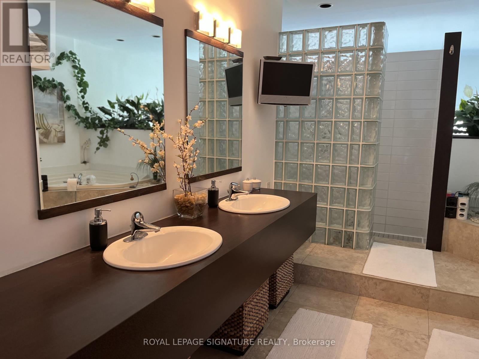 90 Berkinshaw Crescent, Toronto, Ontario  M3B 2T2 - Photo 23 - C13762214