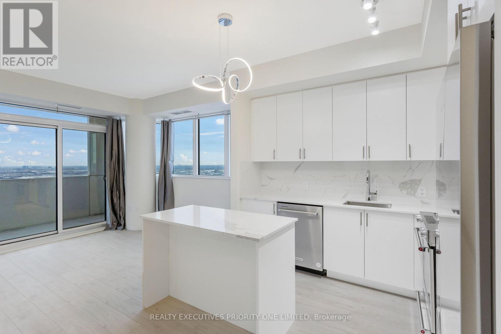 2018 - 9000 Jane Street, Vaughan (Vellore Village), Ontario  L4K 0M6 - Photo 2 - N13862660
