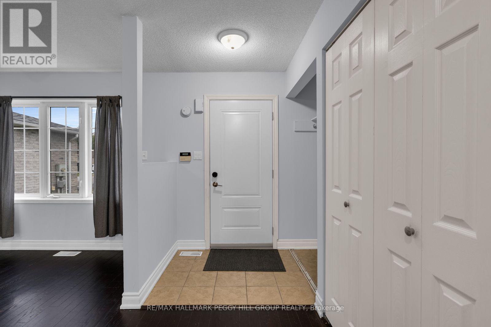 Upper - 152 Madelaine Drive, Barrie, Ontario  L4N 0N1 - Photo 2 - S13862554