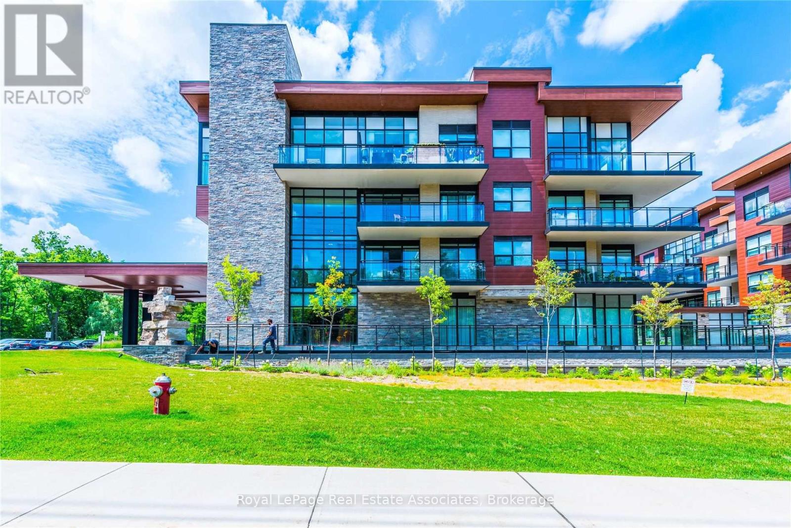 141 - 1575 Lakeshore Road W, Mississauga, Ontario  L5J 0B1 - Photo 2 - W13862416