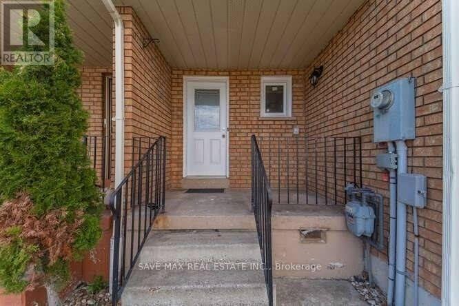 25 Tulip Drive, Brampton, Ontario  L6Y 3T5 - Photo 2 - W13862436