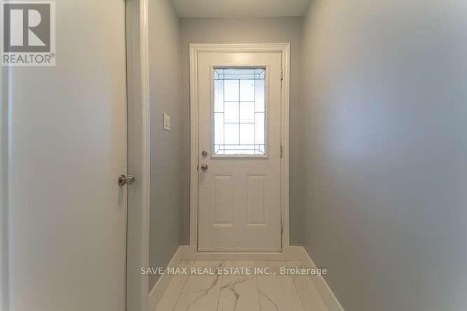 25 Tulip Drive, Brampton, Ontario  L6Y 3T5 - Photo 3 - W13862436