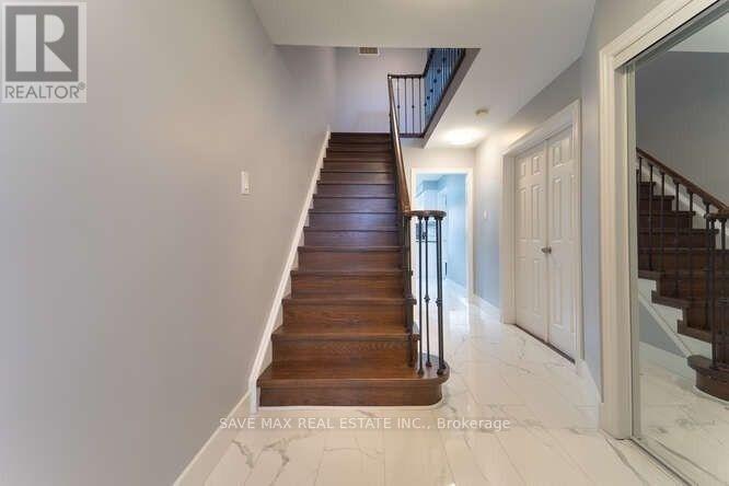 25 Tulip Drive, Brampton, Ontario  L6Y 3T5 - Photo 4 - W13862436