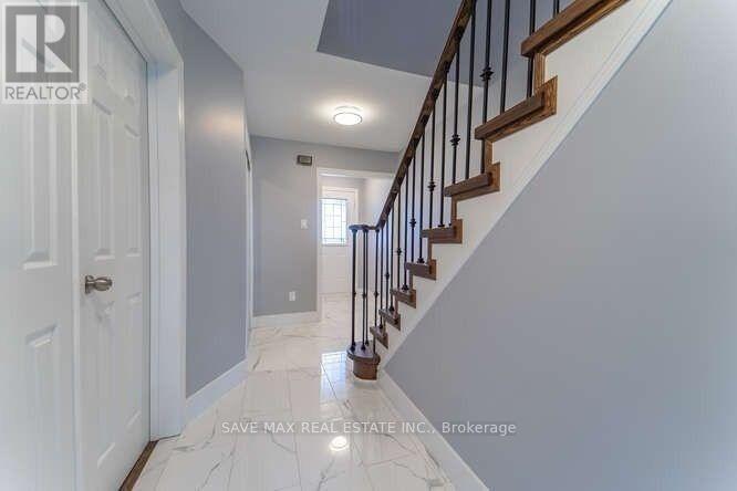 25 Tulip Drive, Brampton, Ontario  L6Y 3T5 - Photo 5 - W13862436