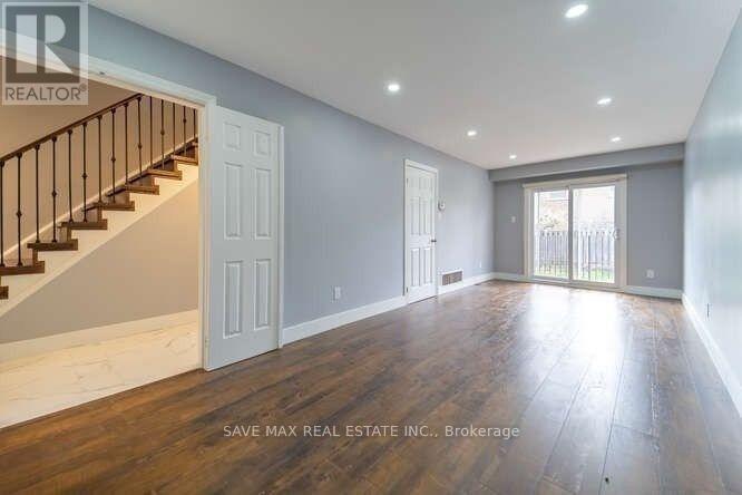 25 Tulip Drive, Brampton, Ontario  L6Y 3T5 - Photo 8 - W13862436