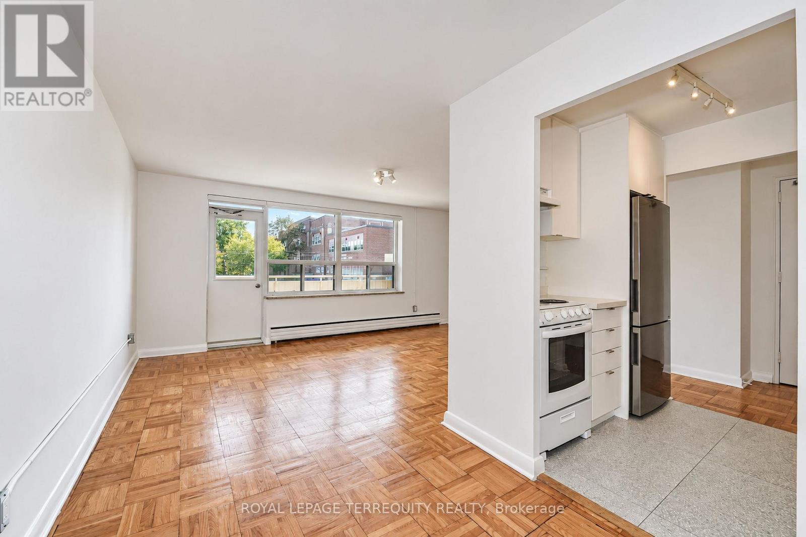 5 - 554 Harvie Avenue, Toronto, Ontario  M6E 4M1 - Photo 3 - W13862458