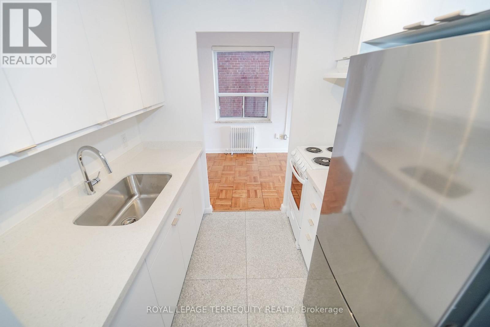 5 - 554 Harvie Avenue, Toronto, Ontario  M6E 4M1 - Photo 5 - W13862458