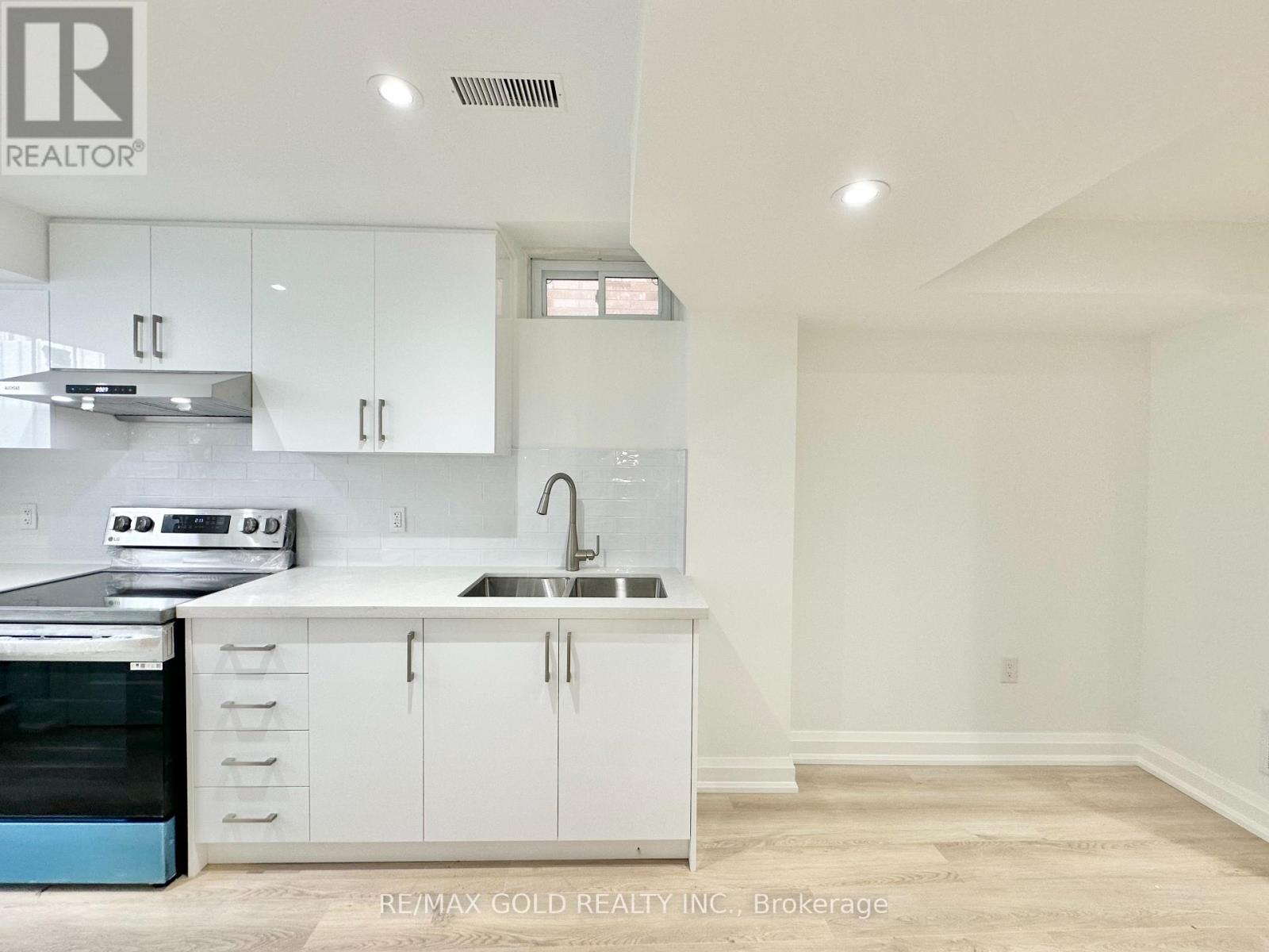 Basement - 7099 Village Walk, Mississauga, Ontario  L5W 1X5 - Photo 2 - W13862482