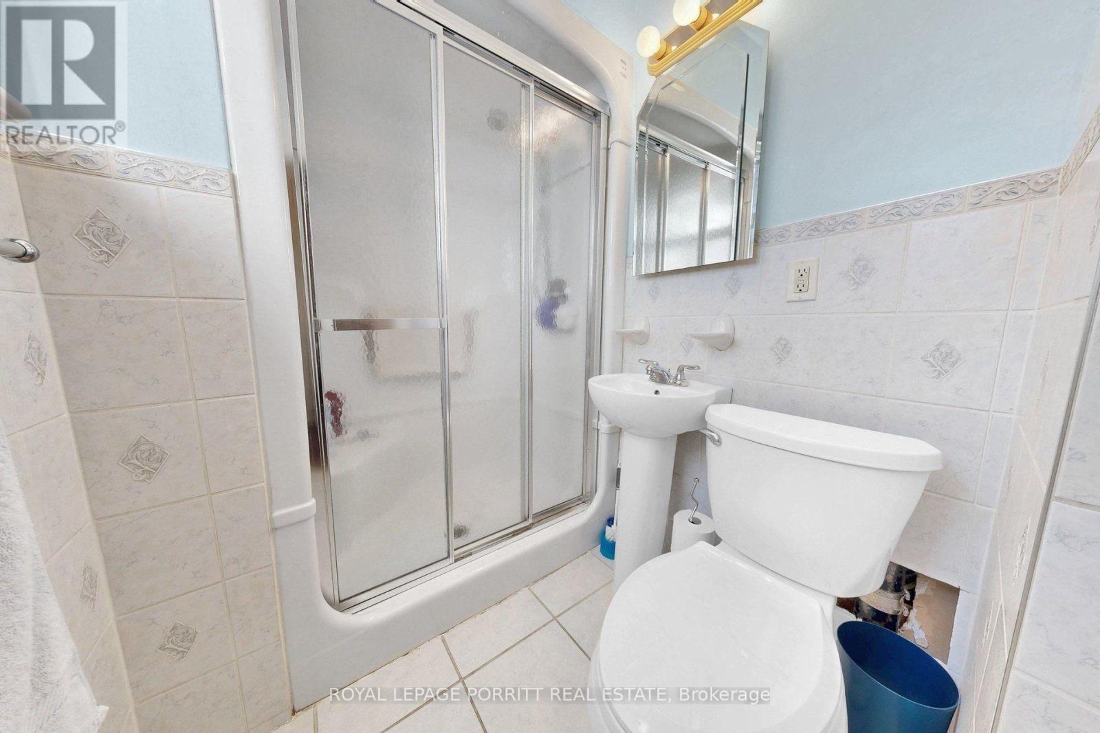 9 Putney Road, Toronto, Ontario  M8W 2K6 - Photo 11 - W13862572