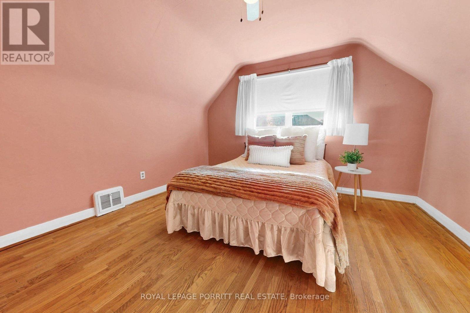 9 Putney Road, Toronto, Ontario  M8W 2K6 - Photo 13 - W13862572