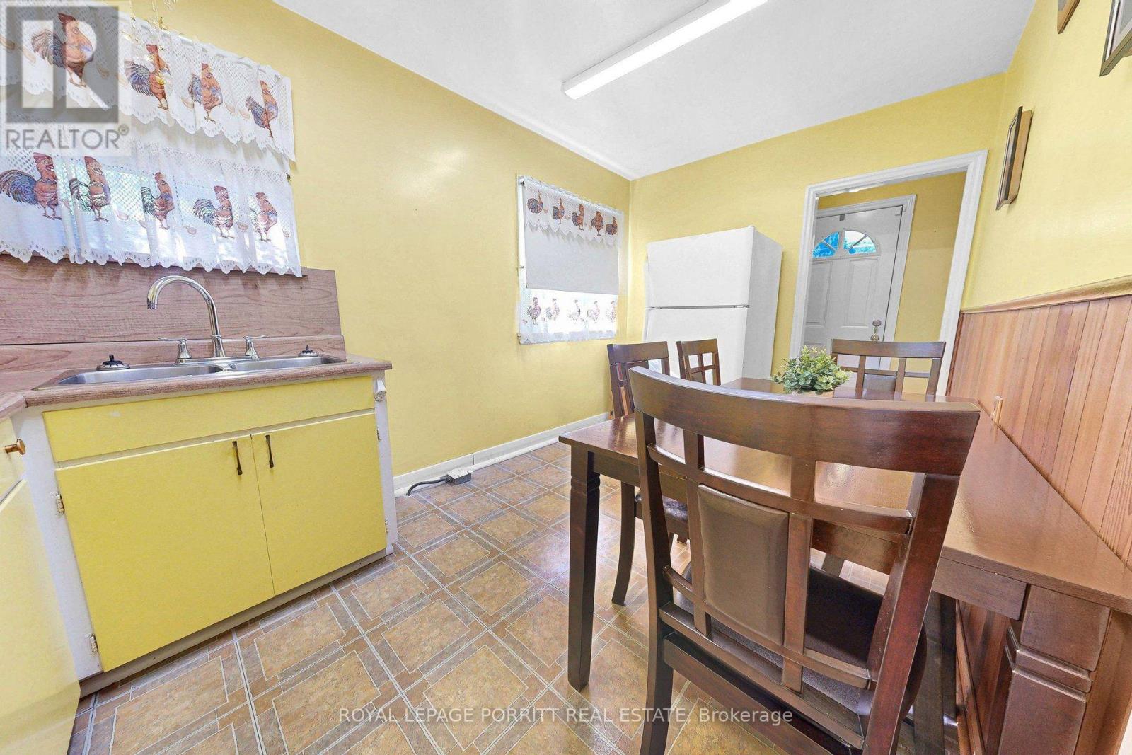 9 Putney Road, Toronto, Ontario  M8W 2K6 - Photo 6 - W13862572