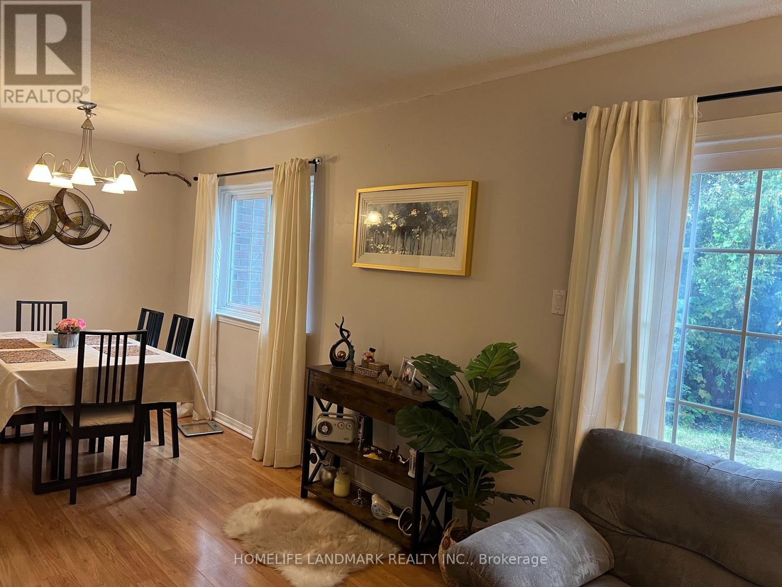 6043 Chidham Crescent, Mississauga, Ontario  L5N 2R8 - Photo 3 - W13862632