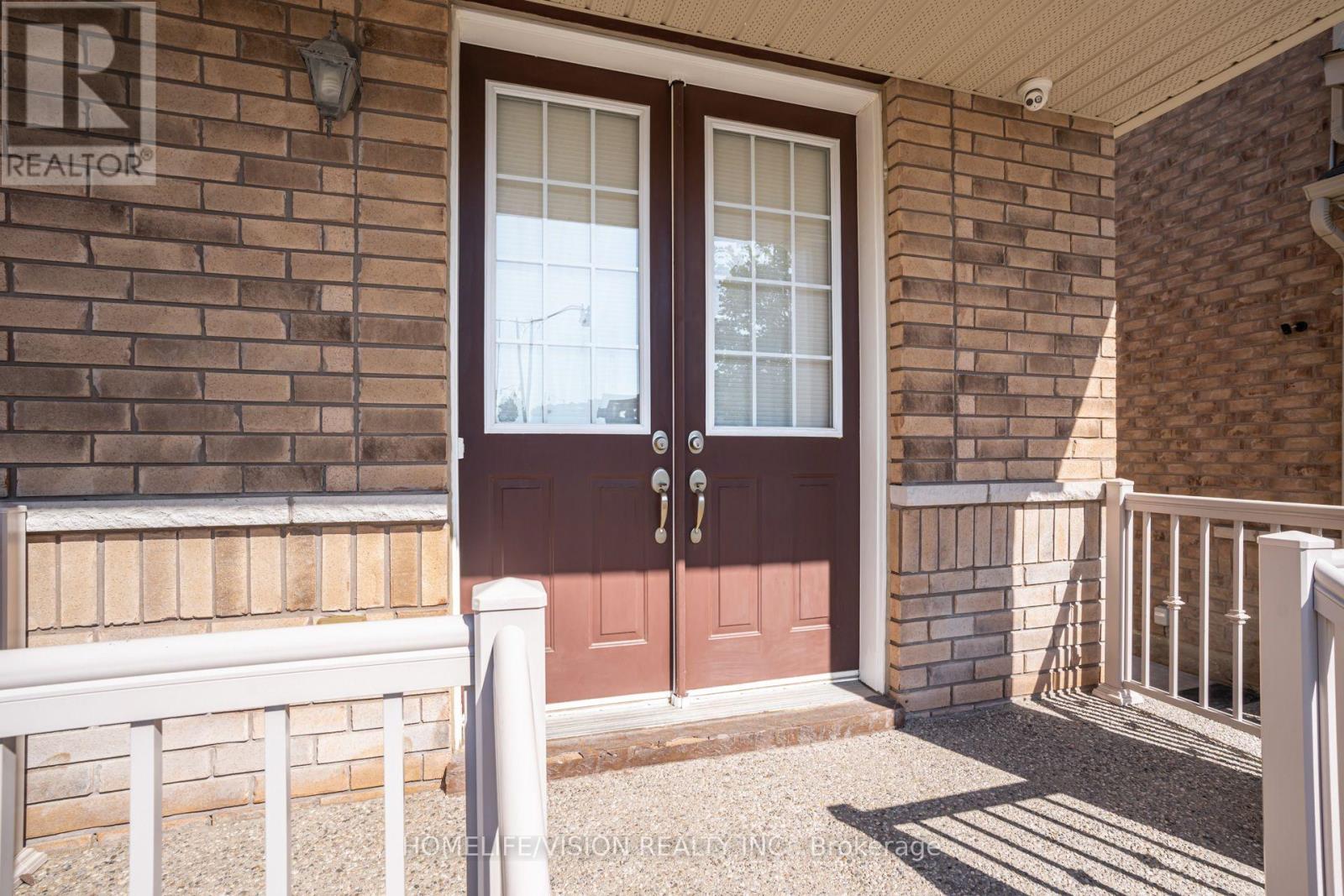 383 Royal West Drive, Brampton, Ontario  L6X 0B3 - Photo 2 - W13862686