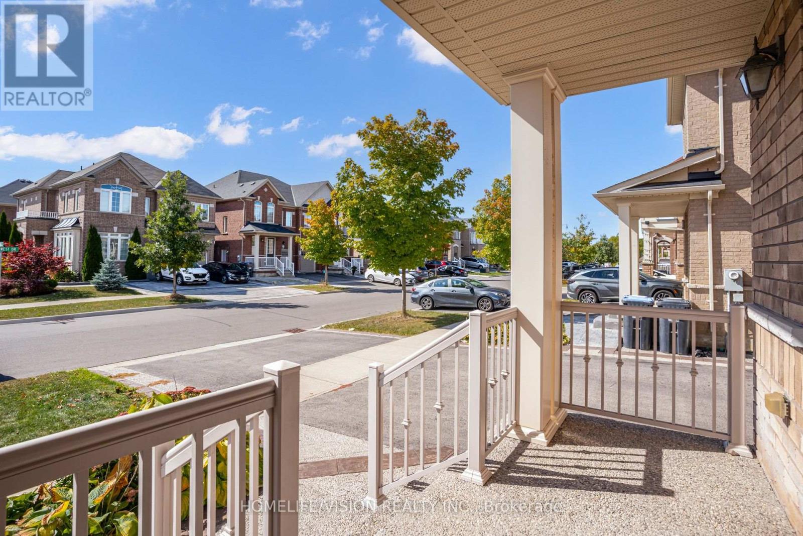 383 Royal West Drive, Brampton, Ontario  L6X 0B3 - Photo 3 - W13862686