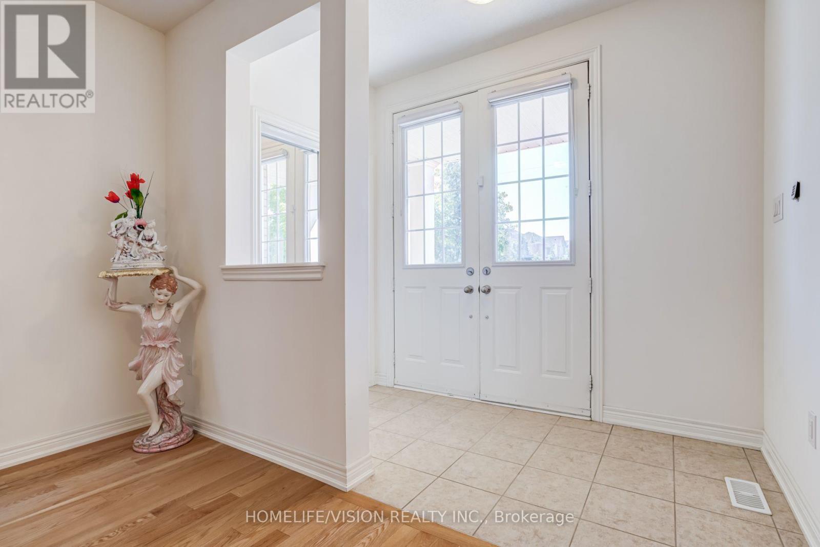 383 Royal West Drive, Brampton, Ontario  L6X 0B3 - Photo 5 - W13862686
