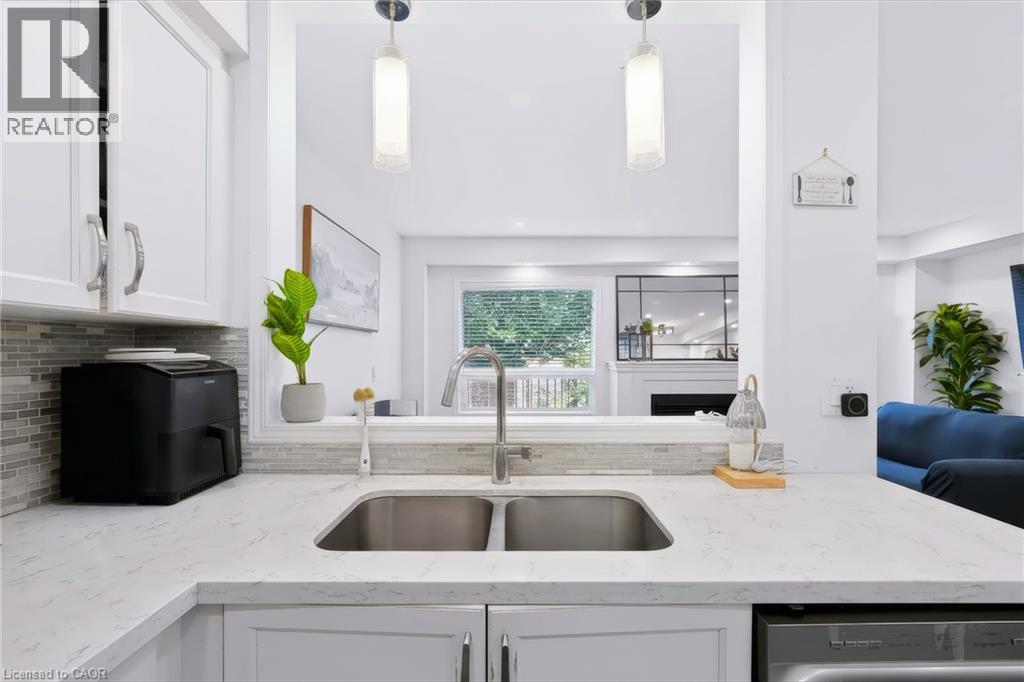 5549 Katy Gate, Mississauga, Ontario  L5M 7M9 - Photo 12 - 40868668