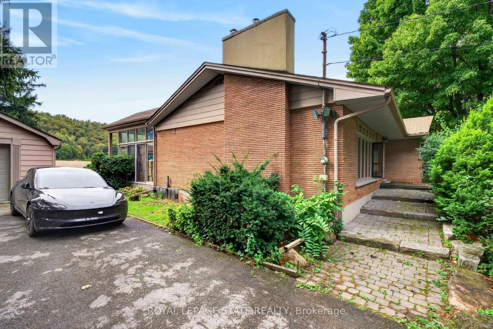 984 Highway 8 Highway, Hamilton, Ontario  L8E 5H9 - Photo 3 - X13862410