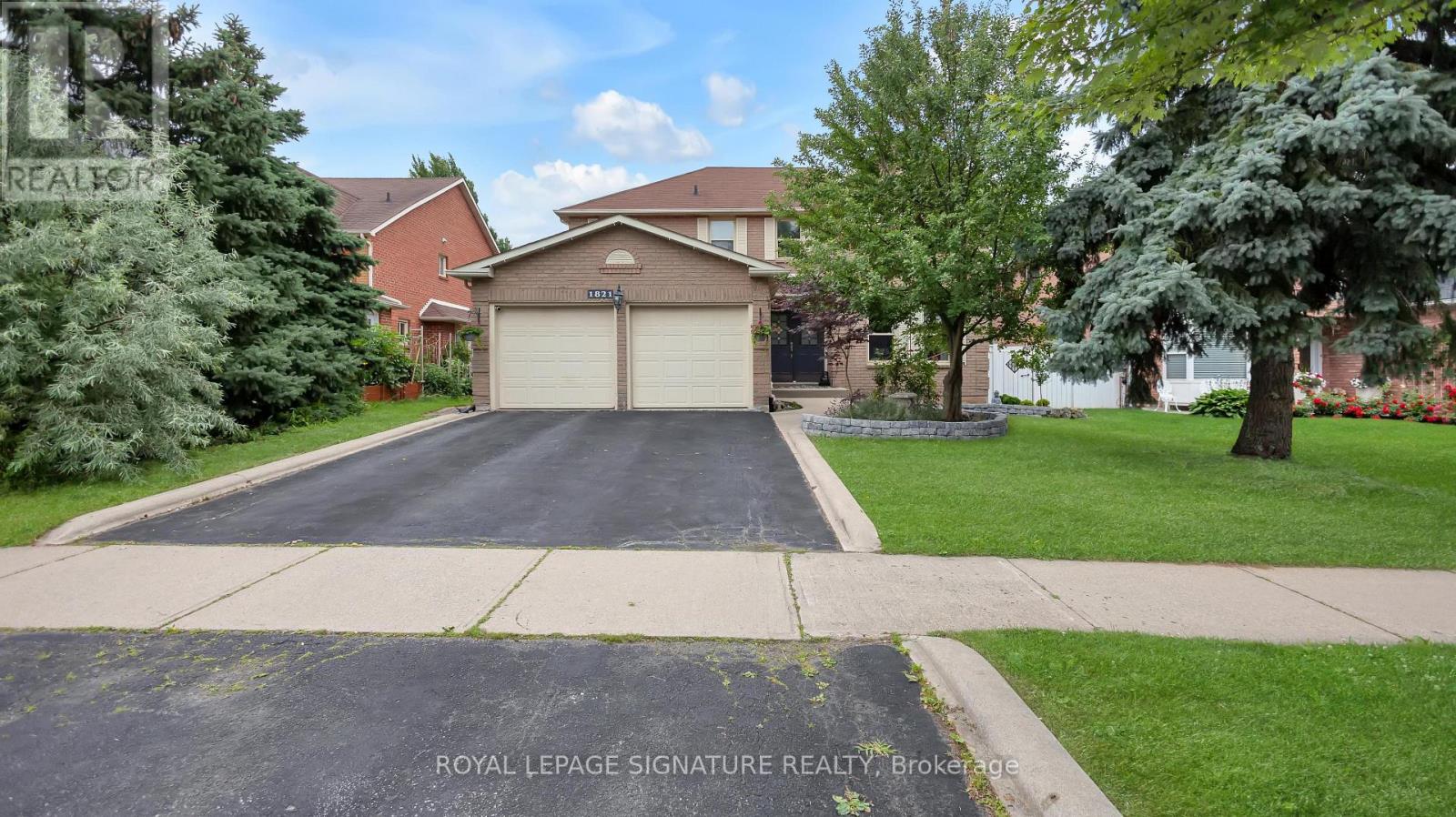 1821 Pilgrims Way, Oakville, Ontario  L6M 1X2 - Photo 2 - W13860702