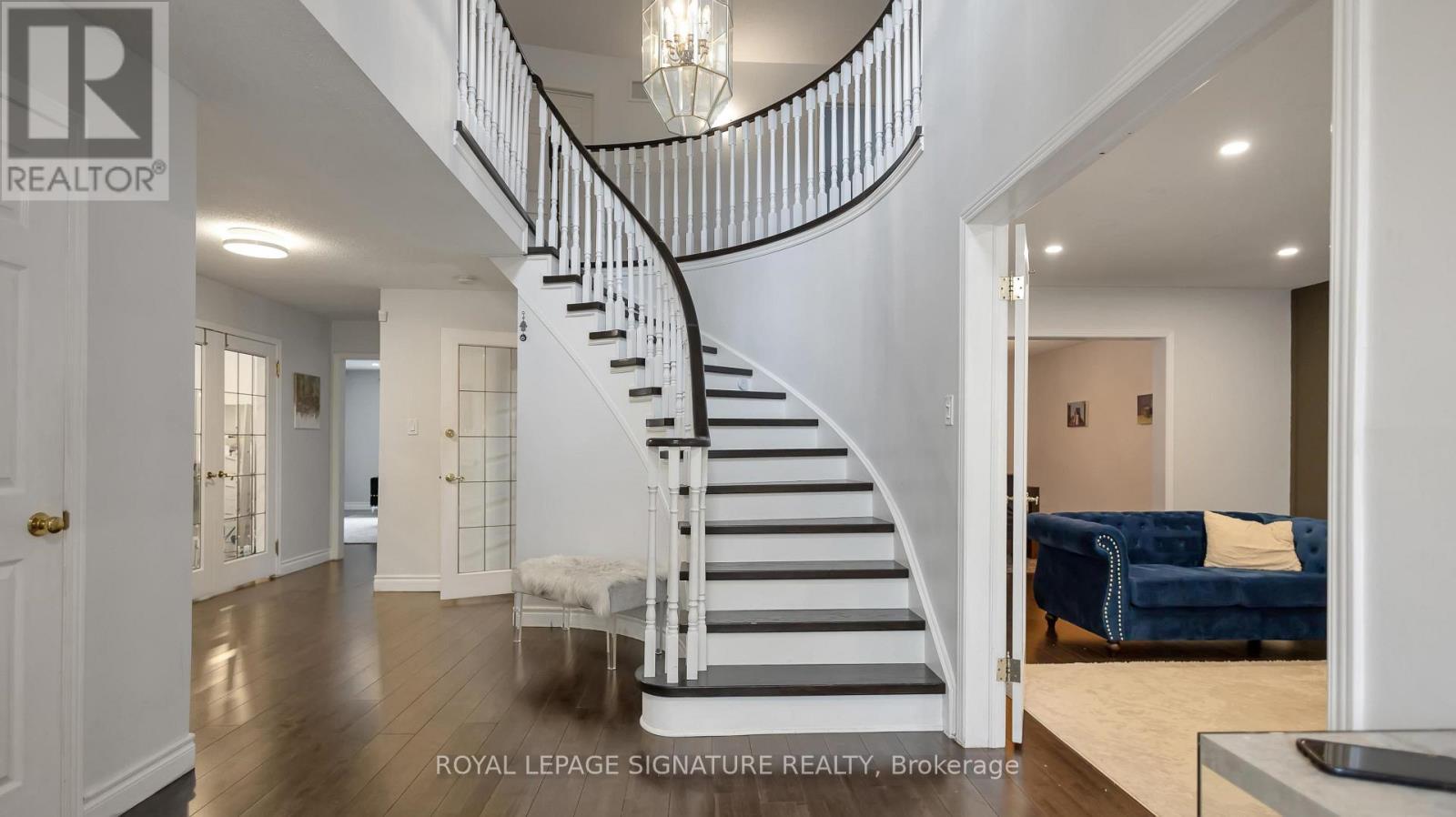 1821 Pilgrims Way, Oakville, Ontario  L6M 1X2 - Photo 6 - W13860702