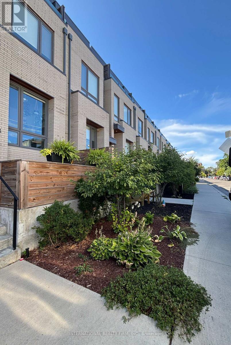 48 PERTH AVENUE, Toronto, Ontario
