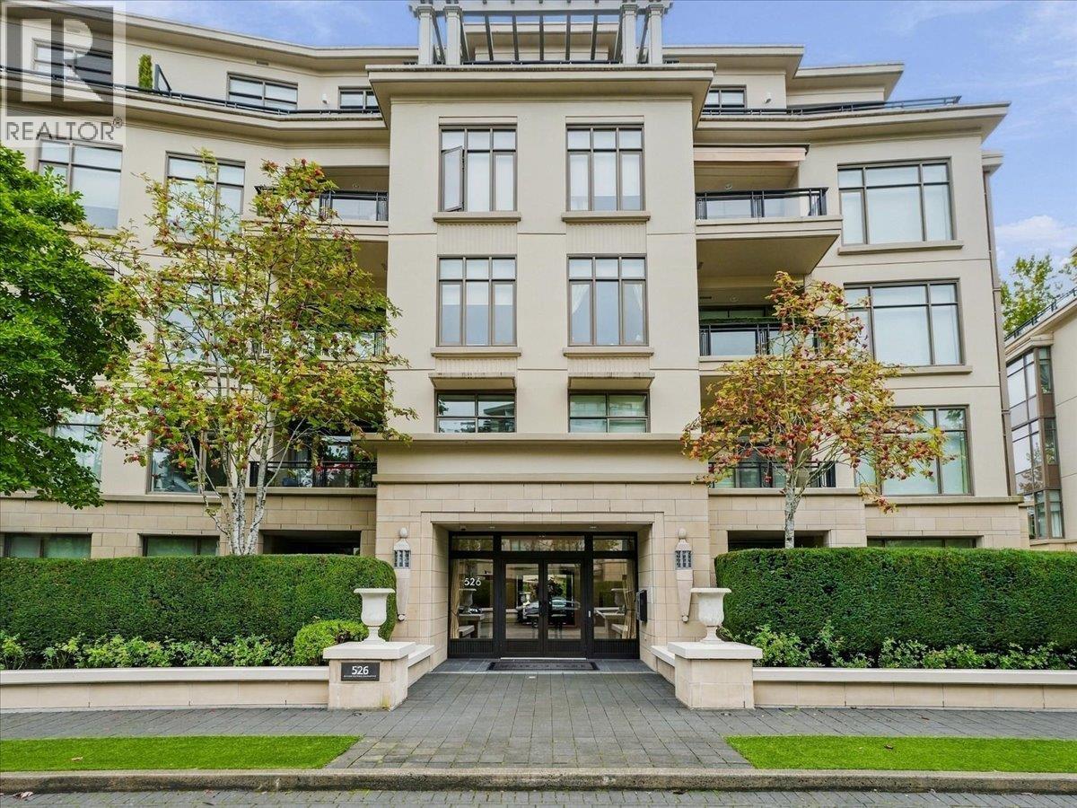 PH 526 WATERS EDGE CRESCENT