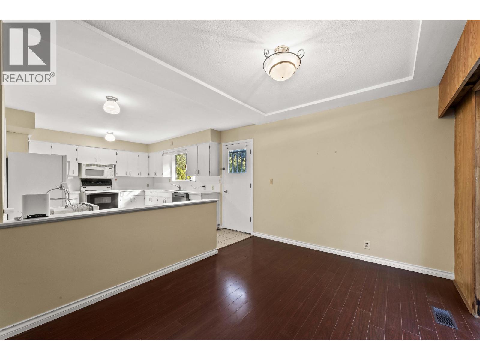 8975 Cook Crescent, Richmond, British Columbia  V6Y 1X1 - Photo 3 - R3170506