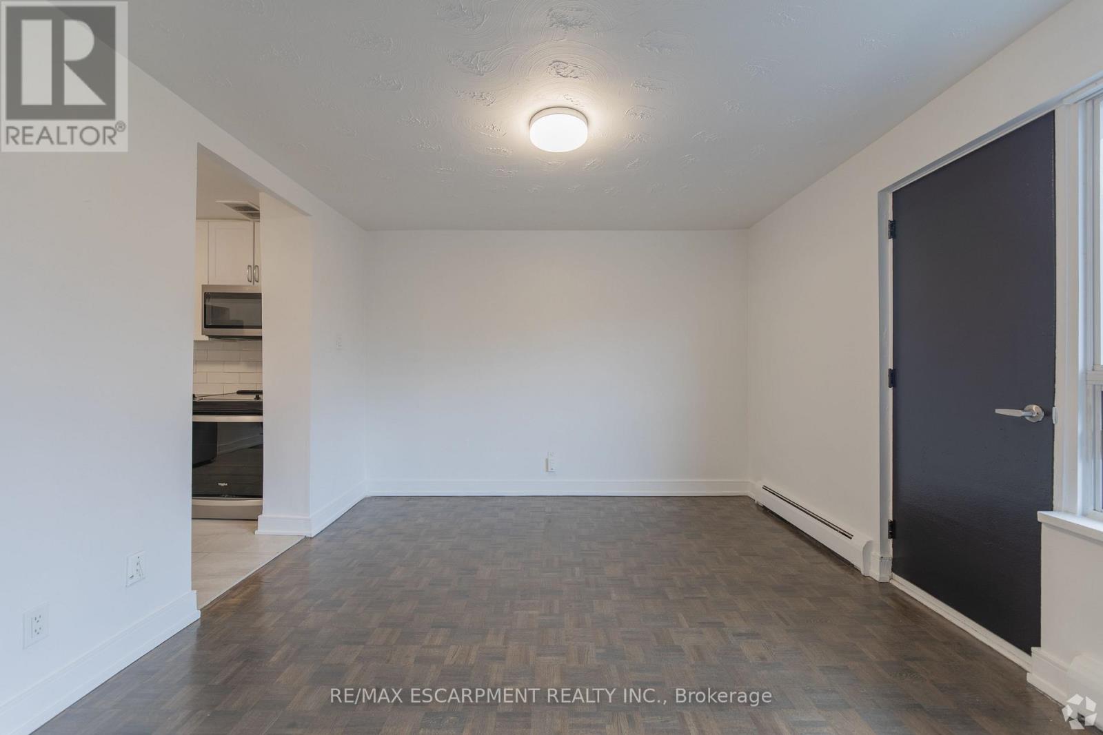 809 - 285 ERB STREET W