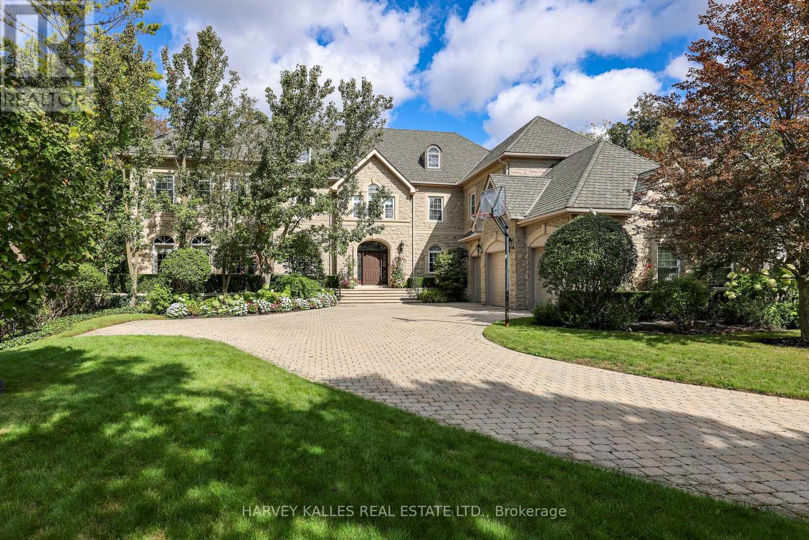 43 THORNBANK ROAD, Vaughan, Ontario