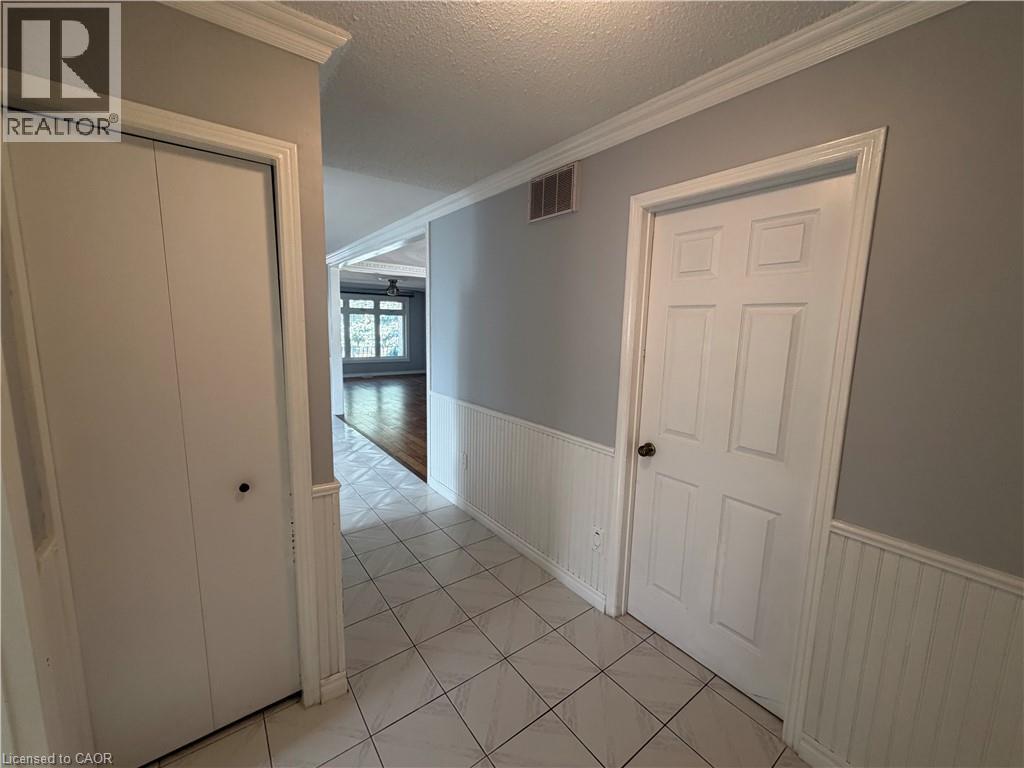 37 Elora Drive, Hamilton, Ontario  L9C 6T4 - Photo 9 - 40869061
