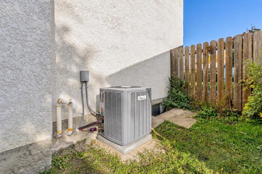 6 St Edmund's Bay, Winnipeg, Manitoba R3T 3M6 - Photo 2 - 202624887