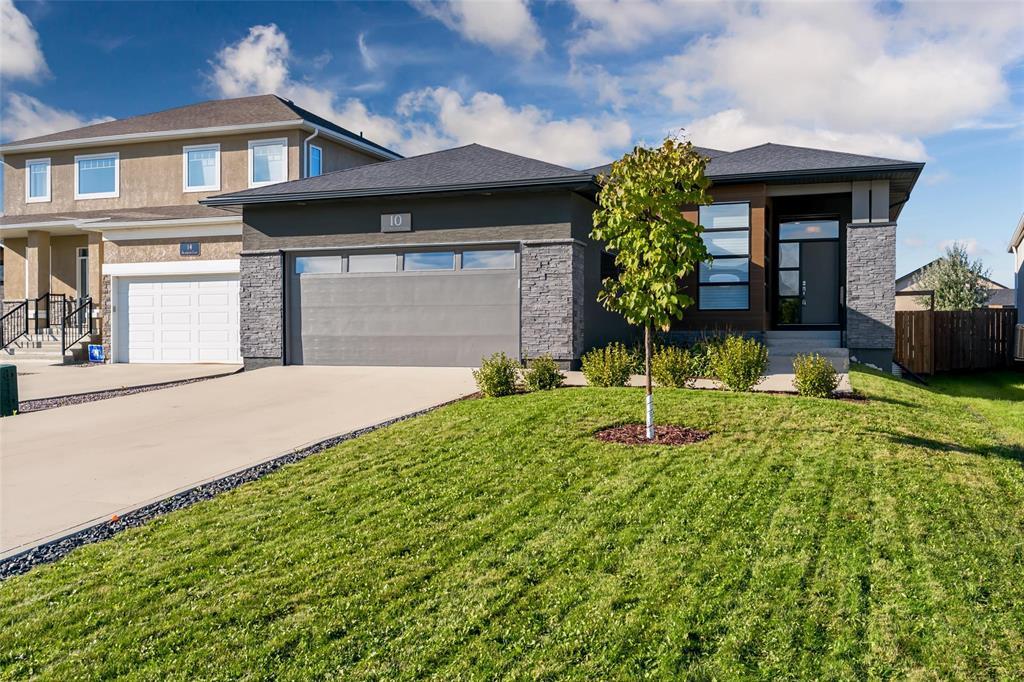 10 Blackheath Close, Winnipeg, Manitoba R2N 0H9 - Photo 0 - 202624901